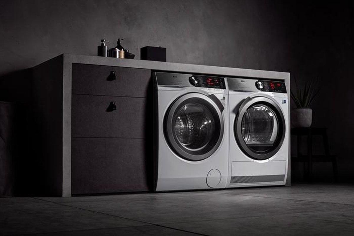 uitdrukking snor Groenten AEG L8FEN96CQ wasmachine Vrijstaand Voorbelading Wit 9 kg 1600 RPM A+++ |  bol.com