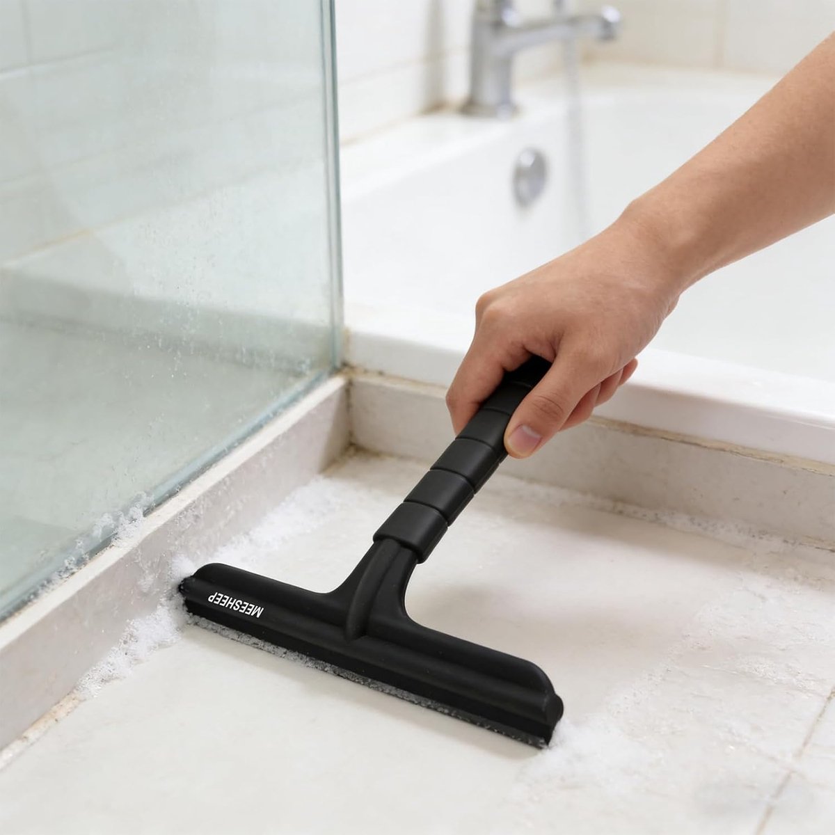 Siliconen Douchewisser - Zwart - Geïntegreerde Haak - Ergonomische Antislip Handgreep - Voor Douchewanden en Spiegels
