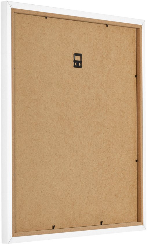 Zijaanzicht van de achterkant van een witte fotolijst met ophanghaakje.