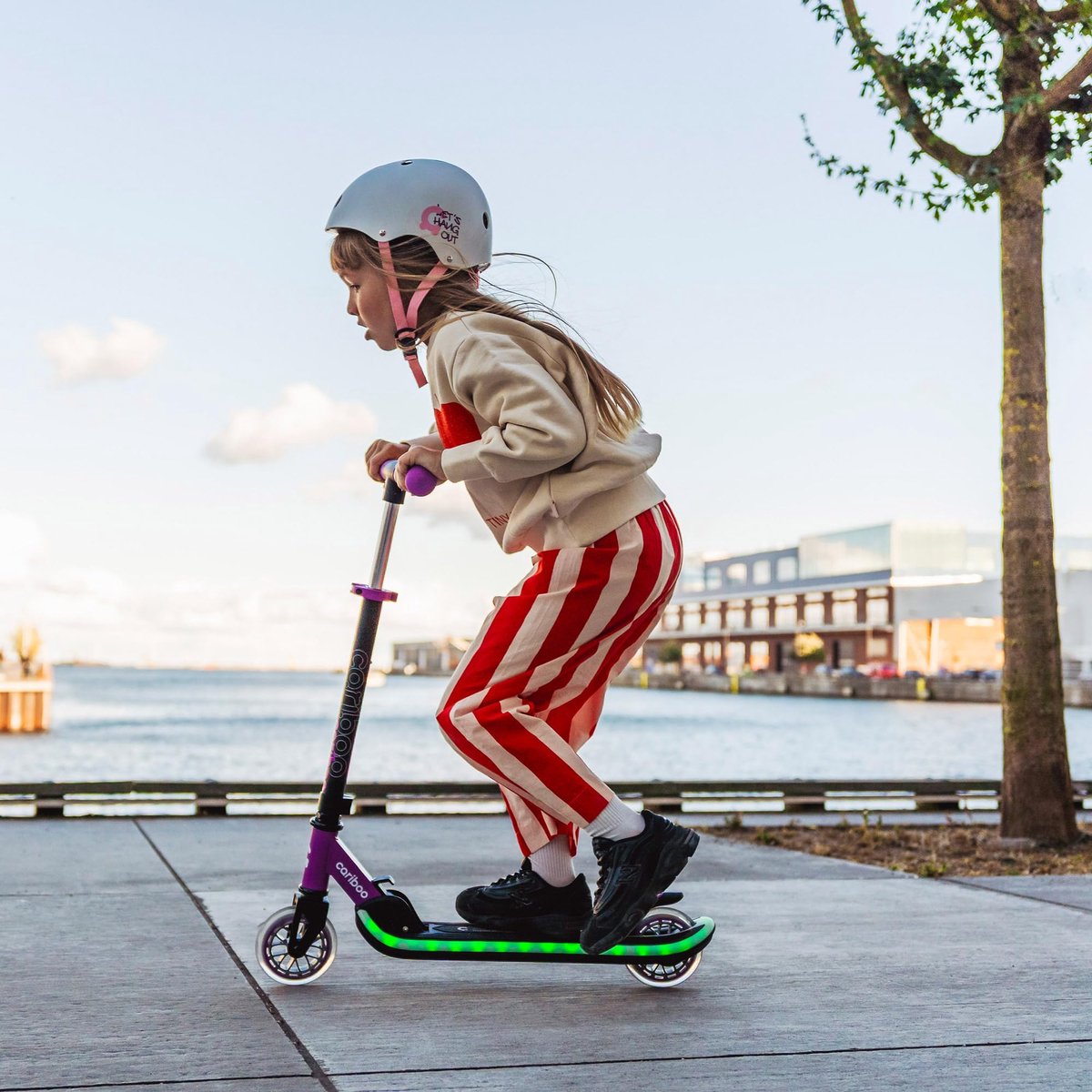 SnelShoppen - Cariboo Kinderstep met 2 Wielen en LED-Lichten, Multicolor Modus, Verstelbare Hoogte, Inklapbaar, ABEC7, Roze voor Kinderen