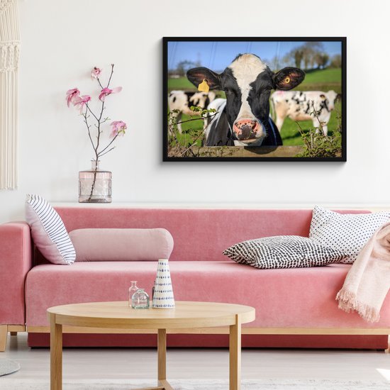 Poster in lijst - Fotolijst 90x60 cm - Posters - Koe - Hek - Gras - Dieren - Posterlijst zwart - Decoratie - Wanddecoratie woonkamer - Muurdecoratie slaapkamer
