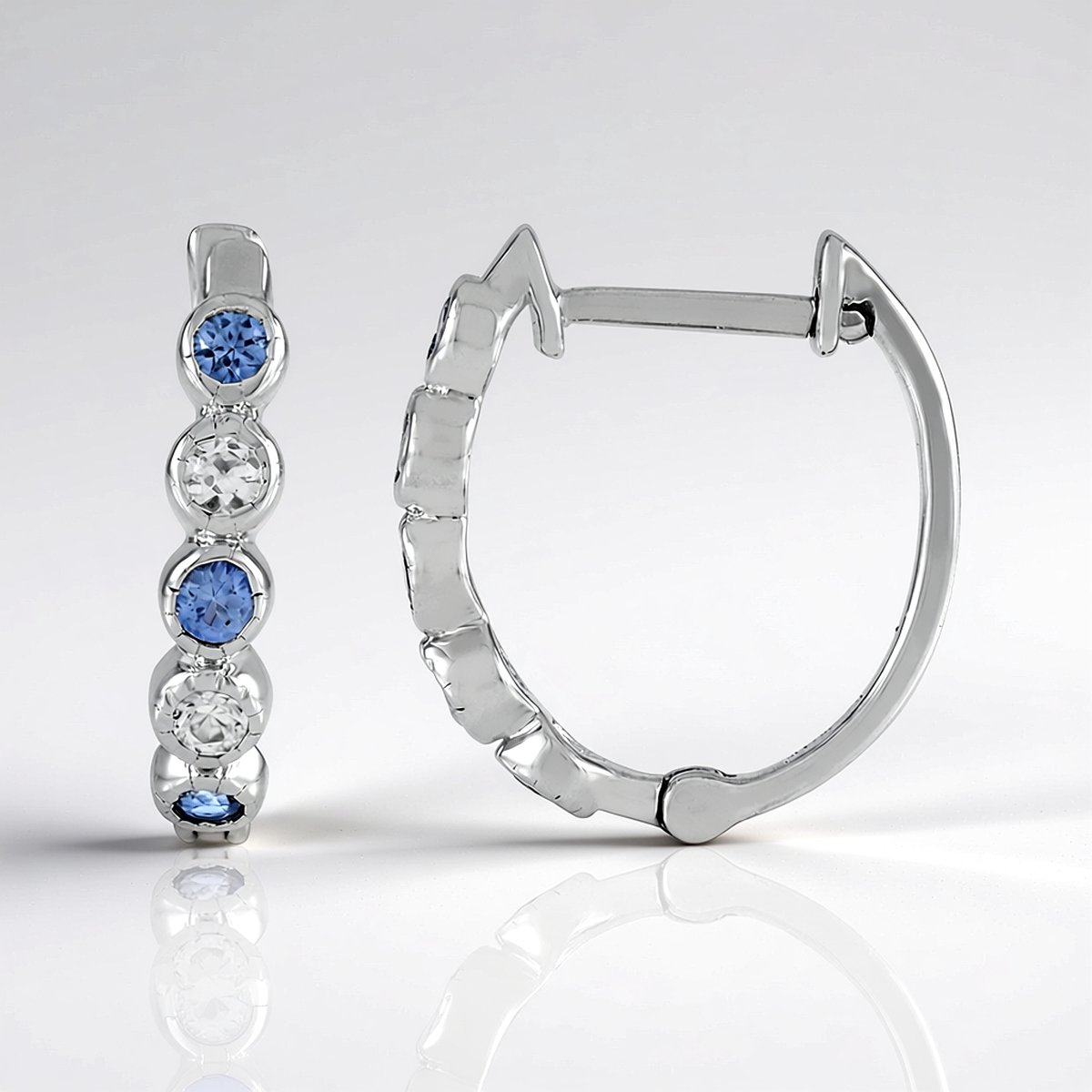Cavill - Blauwe Ceylon Saffier & Zirkonen Oorbellen - 925 Sterling Zilver Platinized - Ronde Geslepen - Elegante Damesoorbellen - 0.60 ct