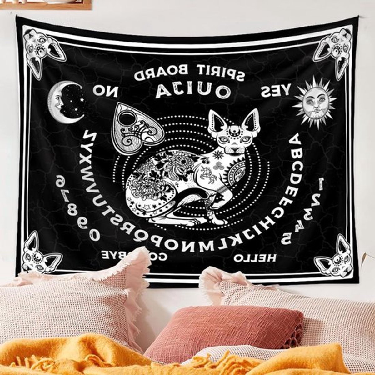 Mysterieuze divinatie wandkleed met zwarte kat, zon en maan in gothische stijl, gemaakt van duurzaam materiaal, ideaal als sfeervolle muurdecoratie voor slaapkamer of studentenkamer (150x200 cm)