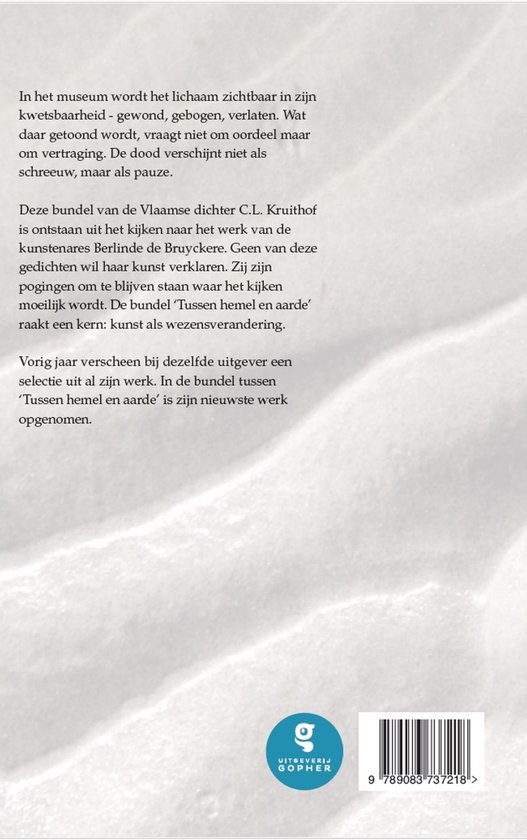 Boek 'Tussen hemel en aarde' van C.L. Kruithof met op de achterkant tekst en een uitgeverijlogo.