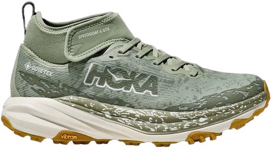 Chaussure de trail Hoka Speedgoat 6 GTX verte avec logo blanc 'HOKA' et une semelle intermédiaire blanche avec éclaboussures brunes.