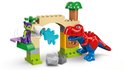 Rode en blauwe T-Rex met groene goblin op paars platform met water.
