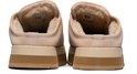 Achteraanzicht van beige adidas Campus muilen met voering van imitatiebont.