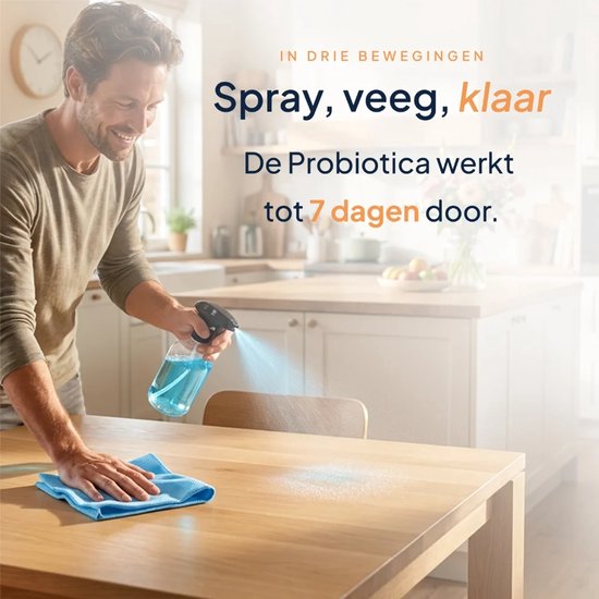 Man spuit op een houten tafel en veegt met een doek. Tekst: Spray, veeg, klaar.