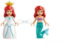 LEGO Disney Princess, Ariel als prinses met witte jurk en kroon, en als zeemeermin met paarse top en turquoise staart.