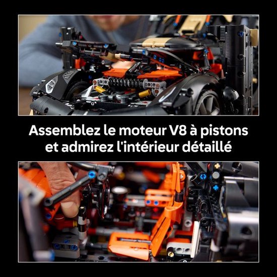 Close-up van de motor van de LEGO-auto en een hand die de oranje cockpit aanpast. "Assembleer de V8-zuigermotor en bewonder het gedetailleerde interieur".