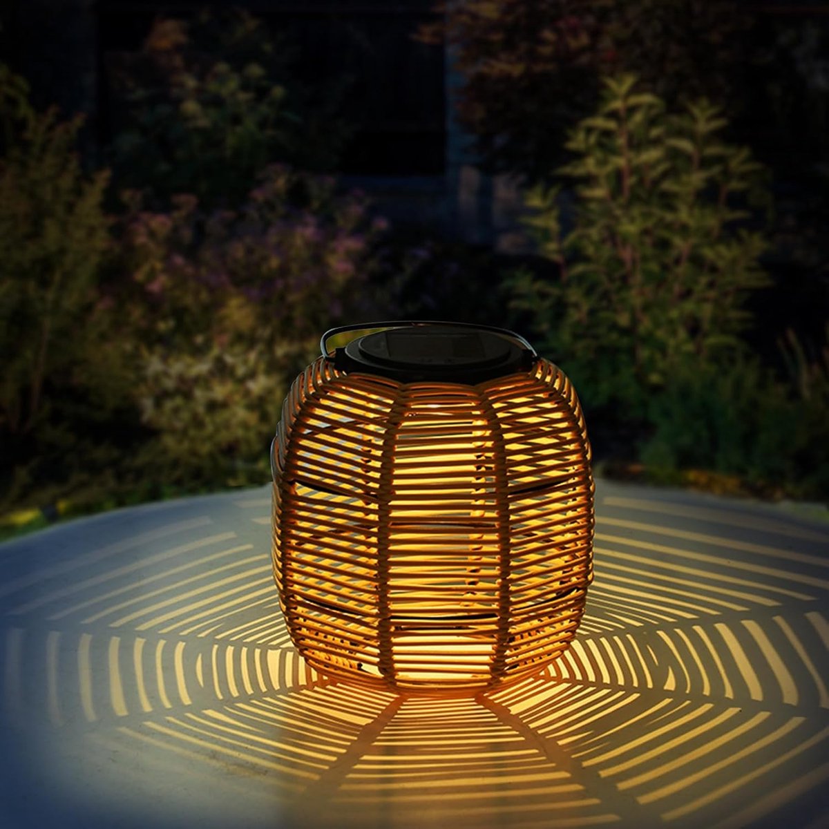 Solar Lantaarn - Buitenlamp Tuin - Decoratief Verlichten - Waterdicht Rattan - 8 Uur Brand