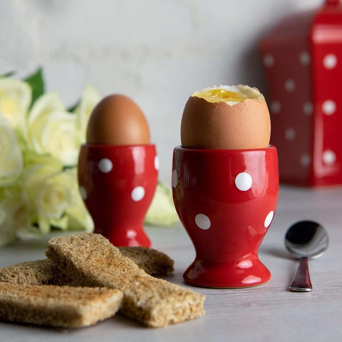 to Cottage Set van 2 Rood en Wit | Polka Dot Stippen | Handgemaakt Handgeschilderd | Keramiek | Eierdopjes Voor Harde, Zachtgekookte Eieren