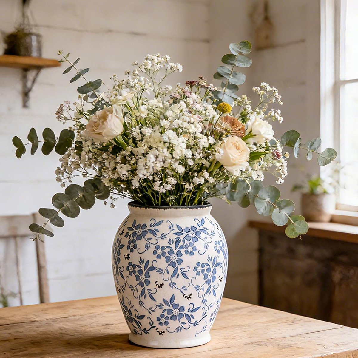 SnelShoppen - Vintage Blauw Witte Vaasje - Rustiek Porselein Keramiek Vaas voor Neutrale Plankdecoratie, Boerderij en Moderne Huiskamer Decoratie