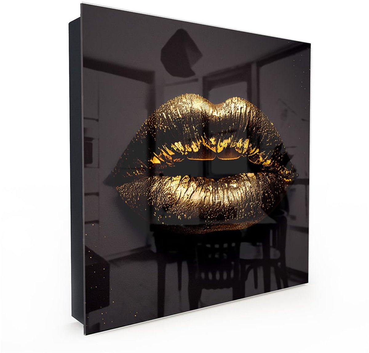 MyDesignGlas Sleutelkastje met Glazen Deur en Print – 50 Haken – 30x30x5 cm – Gouden Lippen op Zwarte Achtergrond – Metalen Sleutelkast – Zwart – Linksopenend