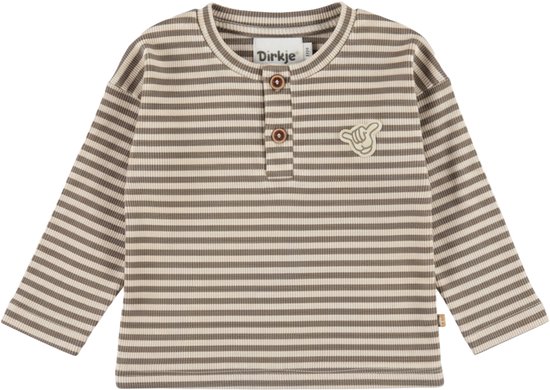 Bruin en beige gestreept jongens T-shirt met lange mouwen, ronde hals en twee knopen. Applicatie op borst.