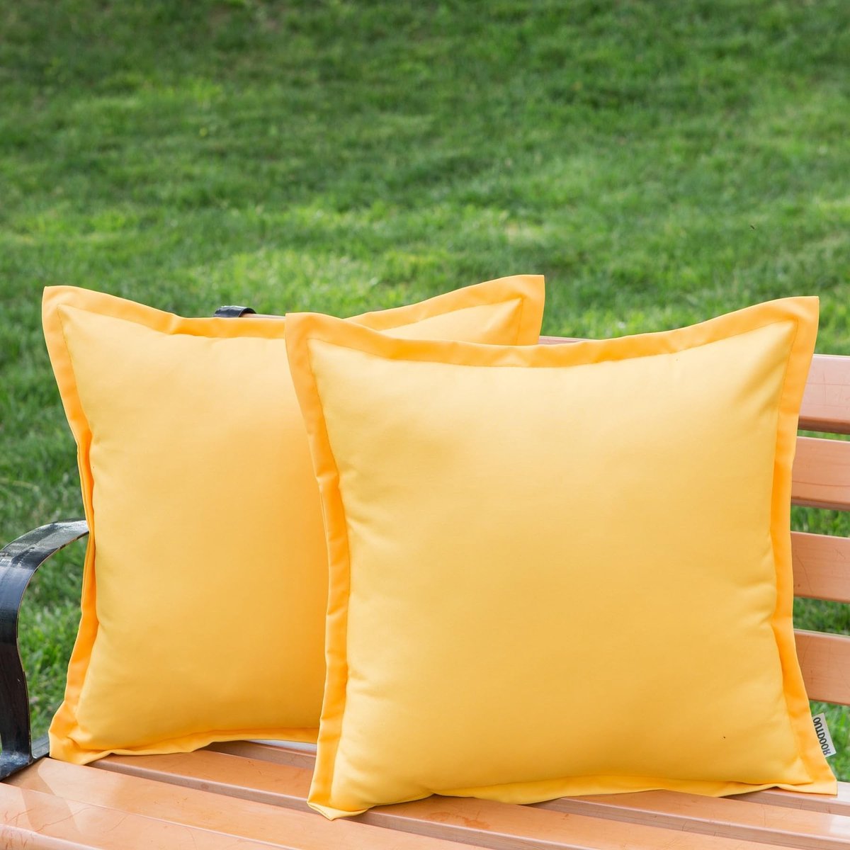 Omgoods - Gele Waterdichte Buiten Kussenhoezen Set van 2 - Decoratieve Kussens voor Tuin en Balkon
