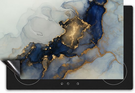 Inductiebeschermer met abstract marmerpatroon in blauw, grijs en goud, op een kookplaat.