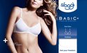 Model met blonde haren draagt een witte Sloggi Basic+ beha van katoen.