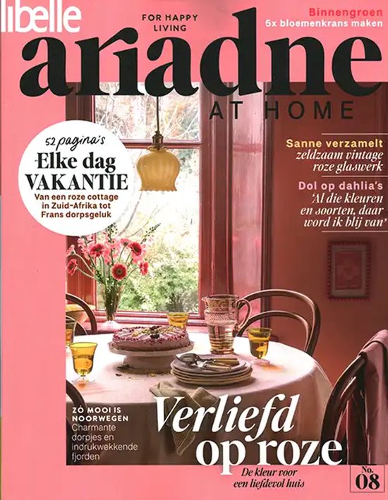Ariadne at Home cover met roze tafelkleed, roze taart en roze glazen. Titel: Verliefd op roze.