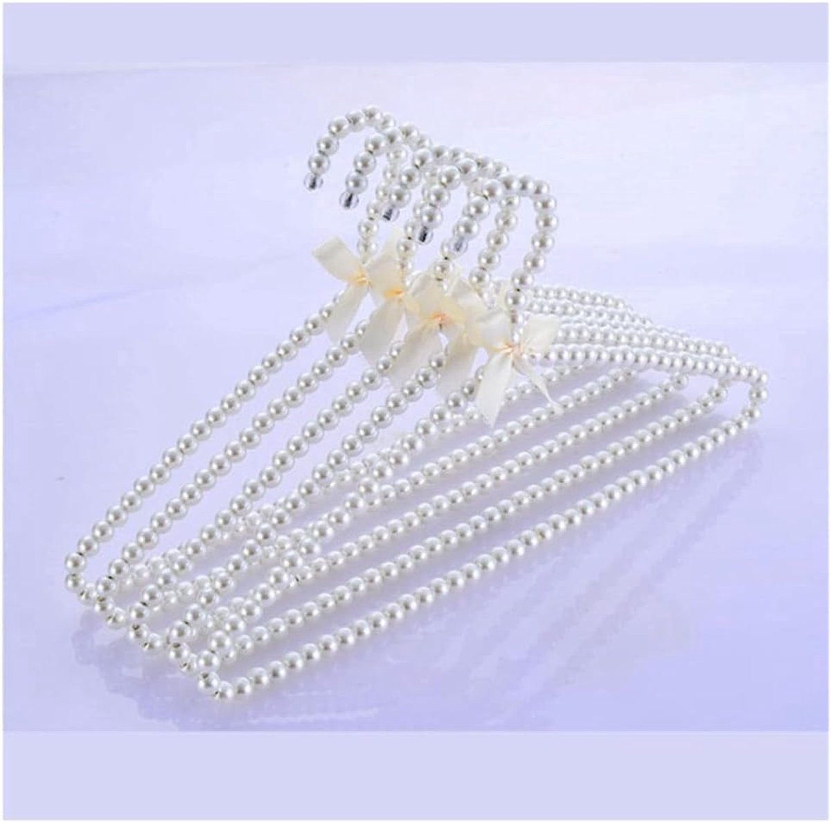 5 stuks kralenhangers met strik, 40 cm, kleerhangers van kunststof kralen, zware belasting, kledingstandaard, bruiloftshanger voor kleding, opslag, accessoires, wit, 5 stuks