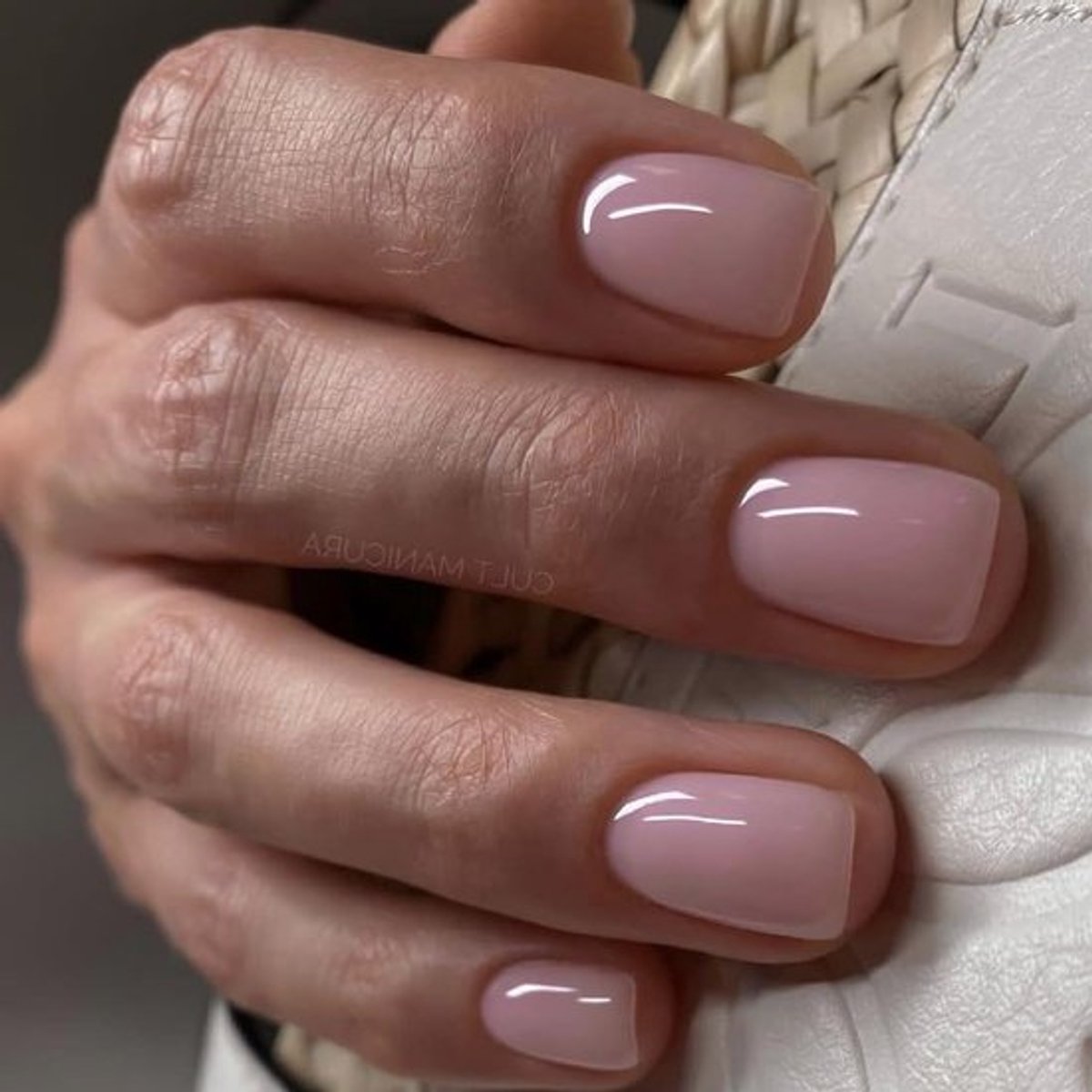 24 Stuks Korte Vierkante Franse Nepnagels in Effen Kleur - Glanzende Acryl Nagels Herbruikbaar Volledige Bedekking voor Dames en Meisjes - Nude Tinten