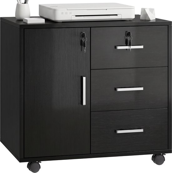 Zwarte archiefkast met 1 deur en 3 lades, met een printer erop. Op wieltjes.