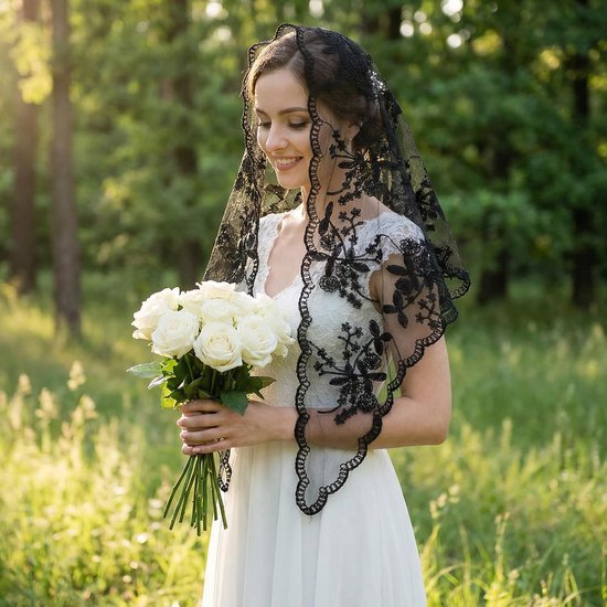 Mantilla kerkdoek driehoekig - elegante kanten sluier - ideaal voor bruiloft of kerkbezoek - ShopVlot — afbeelding 3
