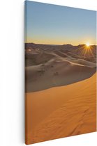 Artaza Canvas Schilderij Woestijn in de Sahara met een Opkomende Zon - 80x120 - Groot - Foto Op Canvas - Canvas Print