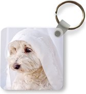 Sleutelhanger - Uitdeelcadeautjes - Een witte Maltezer hond kijkt uit een raam - Plastic