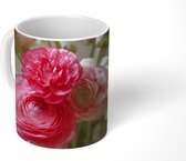 Mok - Roze boterbloemen op een wazige achtergrond - 350 ML - Beker