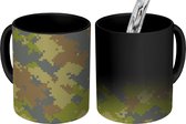 Magische Mok - Foto op Warmte Mokken - Koffiemok - Geïllustreerd camouflage patroon van pixels - Magic Mok - Beker - 350 ML - Theemok