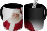 Magische Mok - Foto op Warmte Mokken - Koffiemok - De kerstman met zijn handen op zijn buik - Magic Mok - Beker - 350 ML - Theemok