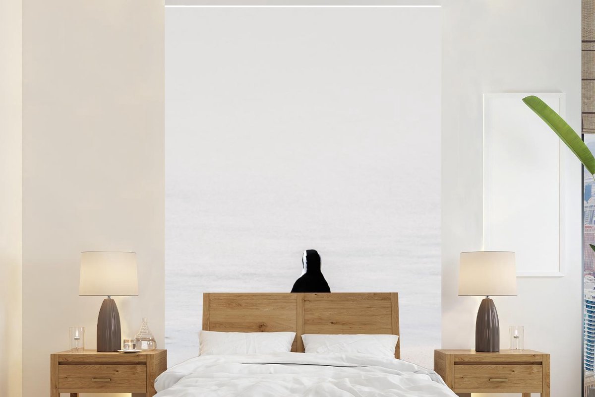 Behang - Fotobehang Zwartvoetpinguïn minimalistisch - Breedte 145 cm x hoogte 220 cm