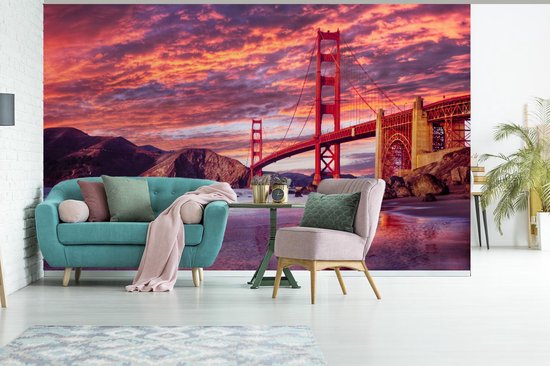 Papier peint photo vinyle - Le pont du Golden Gate avec un beau ciel violet largeur 385 cm x hauteur 240 cm - Tirage photo sur papier peint (disponible en 7 tailles)