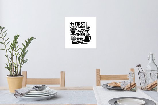 Muurstickers - Sticker Folie - Spreuken - First I drink the coffee then I do the things - Quotes - 30x30 cm - Plakfolie - Muurstickers Kinderkamer - Zelfklevend Behang - Zelfklevend behangpapier - Stickerfolie