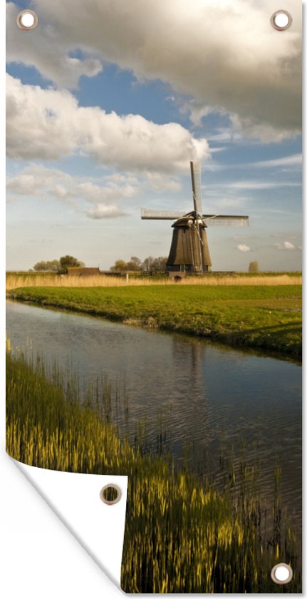 Tuinposter Windmolen aan het water in West-Friesland - 40x80 cm - Wanddecoratie Buiten - Tuinposter - Tuindoek - Schuttingposter - Tuinschilderij
