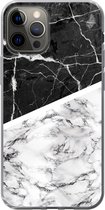 Geschikt voor iPhone 12 Pro hoesje - Marmer print - Zwart - Wit - Siliconen Telefoonhoesje
