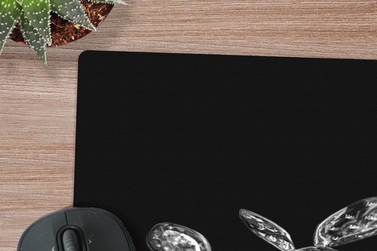 Bureau onderlegger 40x60 cm - Muismat Bladeren van een cactus op een zwarte achtergrond - zwart wit - Bureaulegger xl - Desk mat beschermer - Computer muismatten