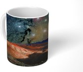 Mok - Koffiemok - Een illustratie van een planeetoppervlak met sterren en planeten - Mokken - 350 ML - Beker - Koffiemokken - Theemok