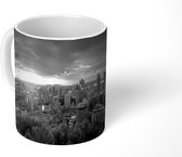 Mok - Panoramahorizon van Montreal in Canada - zwart wit - 350 ML - Beker