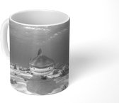 Mok - Aanzwemmende haai - zwart wit - 350 ML - Beker