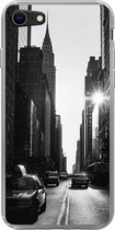 Geschikt voor iPhone 7 hoesje - Een rustige straat in New York in zwart-wit - Siliconen Telefoonhoesje