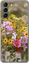 Geschikt voor Samsung Galaxy S21 hoesje - Bloemen - Gieter - Kleur - Siliconen Telefoonhoesje