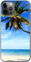 Geschikt voor iPhone 12 Pro hoesje - Palmbomen - Strand - Zee - Siliconen Telefoonhoesje