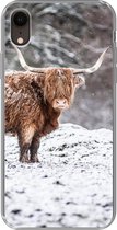 Geschikt voor iPhone XR hoesje - Schotse Hooglander - Boom - Sneeuw - Siliconen Telefoonhoesje