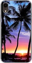 Geschikt voor iPhone XR hoesje - De kleurrijke zonsondergang achter een rij met palmbomen op Hawaï - Siliconen Telefoonhoesje