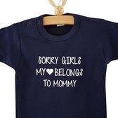 Baby tekst mama Romper sorry girls, my heart belongs to mommy | Lange mouw | wit met licht blauw| maat 74/80 verjaardag vrouw cadeau voor mama - kraamcadeau moeder - kraamgeschenk geboorte