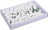 100x Witte glitter mini kerstballen stekers kunststof 2, 3 en 4 cm - Kerststukje maken onderdelen