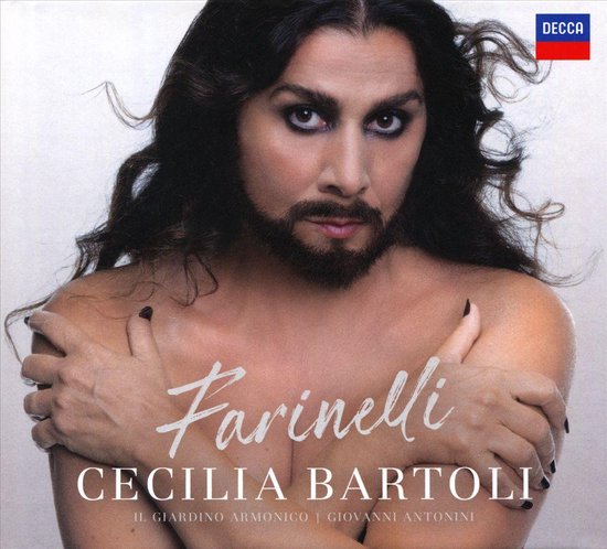 Cecilia Bartoli met baard, borstkas zichtbaar, handen gekruist. Titel 'Farinelli'.