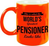 How the worlds greatest pensioner looks like mok / beker neon oranje pensioen cadeau collega 330 ml